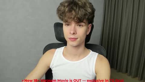 Snapshot of calvin_loves_you chatting on February 14, 5:10 pm Hey I am Calvin online show from February 14, 5:10 pm