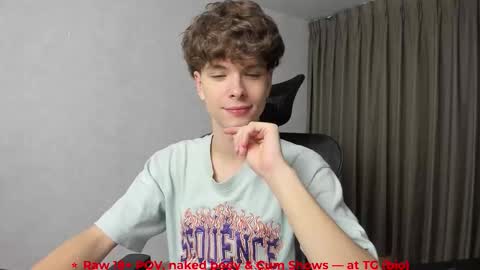 Snapshot of calvin_loves_you chatting on February 21, 5:14 pm Hey I am Calvin online show from February 21, 5:14 pm