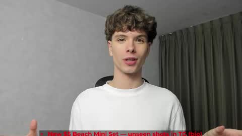 Snapshot of calvin_loves_you chatting on February 24, 5:22 pm Hey I am Calvin online show from February 24, 5:22 pm