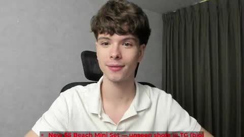 Snapshot of calvin_loves_you chatting on March 1, 5:15 pm Hey I am Calvin online show from March 1, 5:15 pm