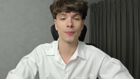 Snapshot of calvin_loves_you chatting on March 6, 5:09 pm Hey I am Calvin online show from March 6, 5:09 pm