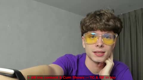 Snapshot of calvin_loves_you chatting on March 8, 5:06 pm Hey I am Calvin online show from March 8, 5:06 pm