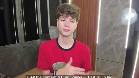 Snapshot of calvin_loves_you chatting on March 29, 5:24 pm Hey I am Calvin online show from March 29, 5:24 pm