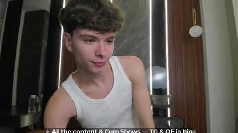 Snapshot of calvin_loves_you chatting on April 1, 6:05 pm Hey I am Calvin online show from April 1, 6:05 pm