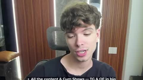 Snapshot of calvin_loves_you chatting on April 5, 5:10 pm Hey I am Calvin online show from April 5, 5:10 pm