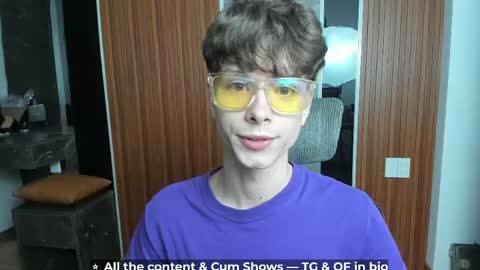 Snapshot of calvin_loves_you chatting on April 10, 5:17 pm Hey I am Calvin online show from April 10, 5:17 pm