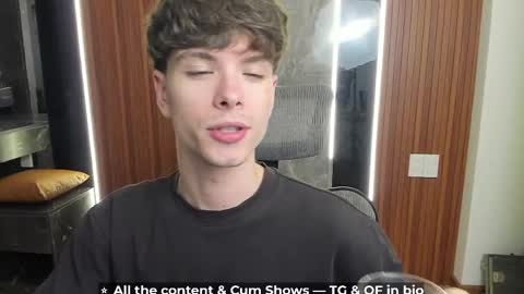 Snapshot of calvin_loves_you chatting on April 11, 5:17 pm Hey I am Calvin online show from April 11, 5:17 pm