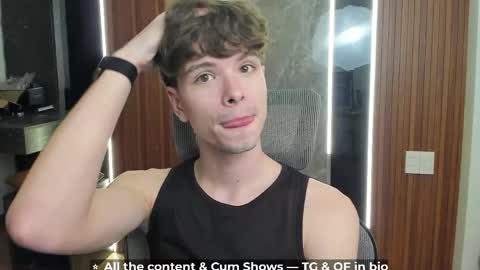 Snapshot of calvin_loves_you chatting on April 12, 5:07 pm Hey I am Calvin online show from April 12, 5:07 pm