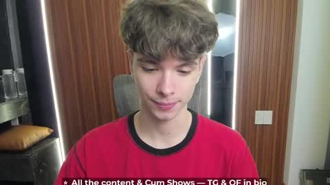 Snapshot of calvin_loves_you chatting on April 14, 5:08 pm Hey I am Calvin online show from April 14, 5:08 pm
