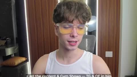 Snapshot of calvin_loves_you chatting on April 15, 5:42 pm Hey I am Calvin online show from April 15, 5:42 pm