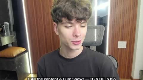 Snapshot of calvin_loves_you chatting on April 18, 5:17 pm Hey I am Calvin online show from April 18, 5:17 pm