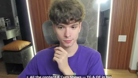 Snapshot of calvin_loves_you chatting on April 19, 6:10 pm Hey I am Calvin online show from April 19, 6:10 pm