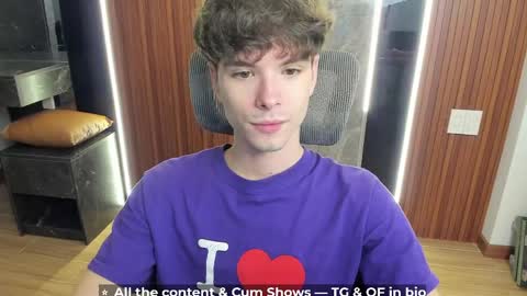 Snapshot of calvin_loves_you chatting on May 1, 5:17 pm Hey I am Calvin online show from May 1, 5:17 pm