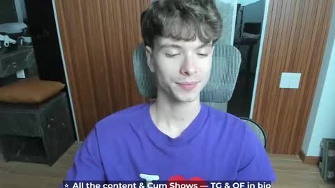Snapshot of calvin_loves_you chatting on May 8, 5:18 pm Hey I am Calvin online show from May 8, 5:18 pm