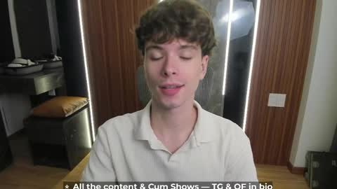 Snapshot of calvin_loves_you chatting on May 20, 3:18 pm Hey I am Calvin online show from May 20, 3:18 pm