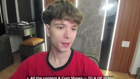 Snapshot of calvin_loves_you chatting on May 31, 6:09 pm Hey I am Calvin online show from May 31, 6:09 pm