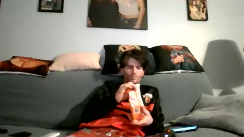 Snapshot of calvinb8611 chatting on June 1, 3:52 am calvinb8611 online show from June 1, 3:52 am