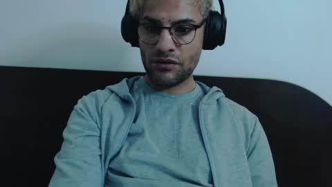 Snapshot of calvinjohnlad chatting on February 20, 12:41 am Calvinjohnlad online show from February 20, 12:41 am