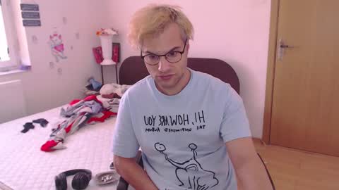 Snapshot of calvinjohnlad chatting on March 7, 10:02 am Calvinjohnlad online show from March 7, 10:02 am