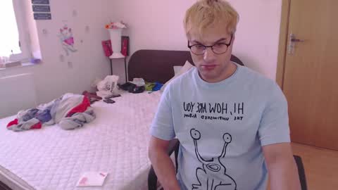 Snapshot of calvinjohnlad chatting on March 8, 7:49 am Calvinjohnlad online show from March 8, 7:49 am