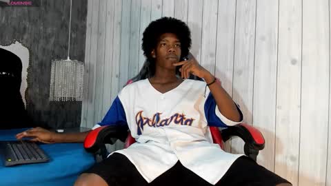Snapshot of cam_brown chatting on October 19, 4:46 am           online show from October 19, 4:46 am