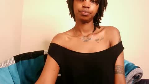 Snapshot of cam_she99 chatting on April 27, 10:24 am sunflower mommy online show from April 27, 10:24 am