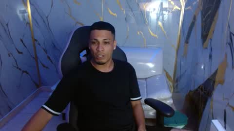 Snapshot of cam_xman chatting on May 14, 7:04 am cam_xman online show from May 14, 7:04 am