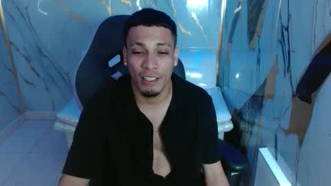 Snapshot of cam_xman chatting on May 22, 2:08 am cam_xman online show from May 22, 2:08 am