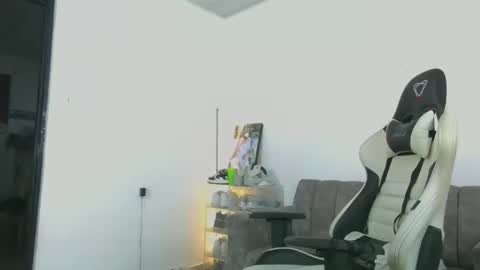 Snapshot of cam_xman chatting on May 26, 6:53 am cam_xman online show from May 26, 6:53 am