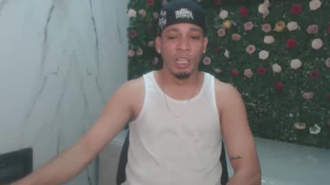 Snapshot of cam_xman chatting on May 28, 4:37 pm cam_xman online show from May 28, 4:37 pm