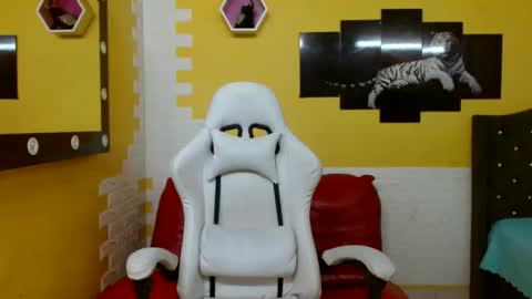 Snapshot of cam_xman chatting on June 3, 12:30 pm cam_xman online show from June 3, 12:30 pm