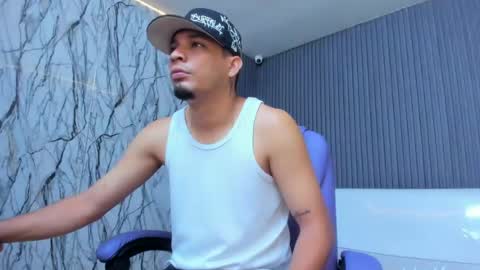 Snapshot of cam_xman chatting on June 4, 12:55 pm cam_xman online show from June 4, 12:55 pm