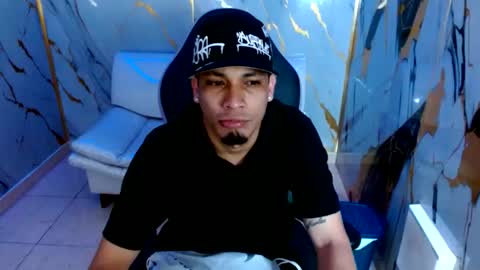 Snapshot of cam_xman chatting on June 8, 12:38 pm cam_xman online show from June 8, 12:38 pm