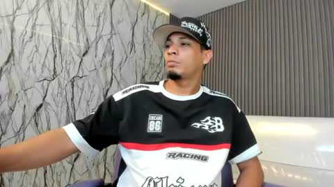 Snapshot of cam_xman chatting on June 16, 12:24 am cam_xman online show from June 16, 12:24 am