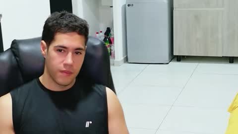 Snapshot of camara110 chatting on May 7, 1:55 am camara110 online show from May 7, 1:55 am