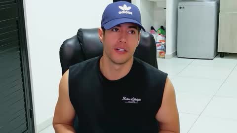 Snapshot of camara110 chatting on May 19, 1:56 am camara110 online show from May 19, 1:56 am