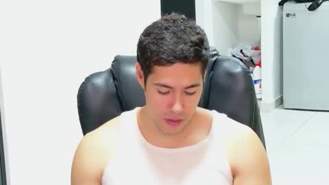 Snapshot of camara110 chatting on May 27, 1:02 am camara110 online show from May 27, 1:02 am