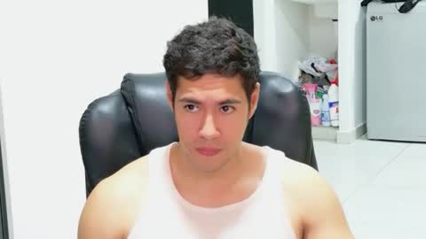 Snapshot of camara110 chatting on May 27, 1:57 am camara110 online show from May 27, 1:57 am