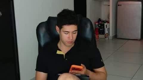 Snapshot of camara110 chatting on July 24, 12:52 am camara110 online show from July 24, 12:52 am