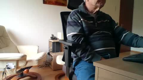 Snapshot of camcologne chatting on January 22, 10:07 am camcologne online show from January 22, 10:07 am