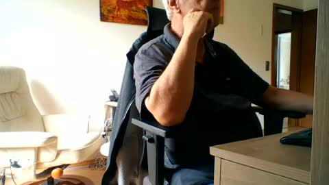 Snapshot of camcologne chatting on June 14, 10:28 am camcologne online show from June 14, 10:28 am