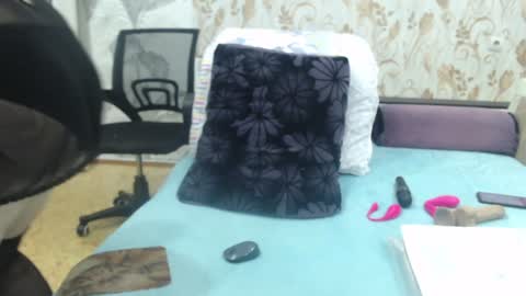 Snapshot of camdiva1 chatting on December 12, 11:07 am CamDiva1 online show from December 12, 11:07 am