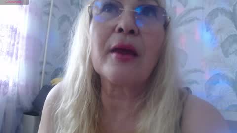 CamDiva1 online show from April 18, 11:14 am