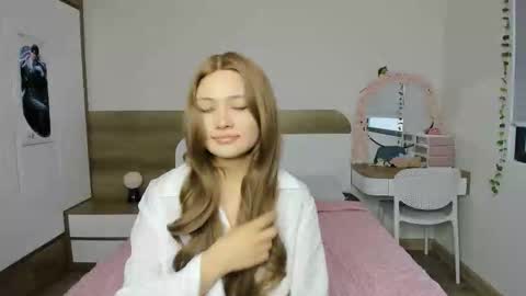 Snapshot of camelotmasu1999 chatting on October 18, 10:05 am camelotmasu1999 online show from October 18, 10:05 am