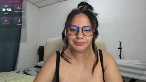 Snapshot of cami_valbuena chatting on April 17, 3:09 am Camila Valbuena online show from April 17, 3:09 am
