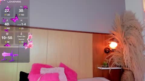 camiestrada online show from February 7, 8:53 pm