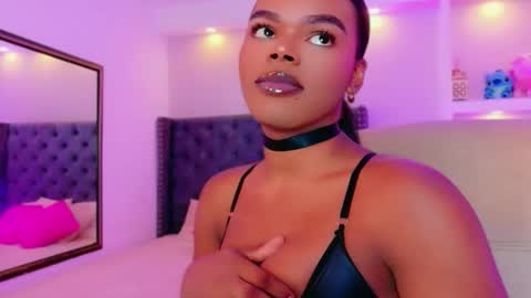 camiestrada online show from September 29, 9:19 pm