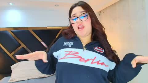 Camila Osorio online show from April 28, 2:27 am