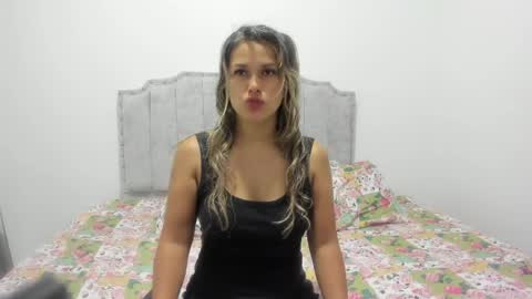 Snapshot of camila_borbon_ chatting on June 1, 10:17 am online show from June 1, 10:17 am