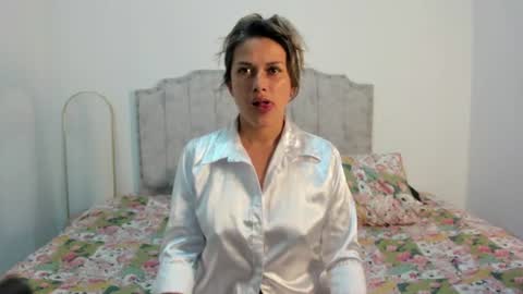 Snapshot of camila_borbon_ chatting on June 20, 1:52 am online show from June 20, 1:52 am